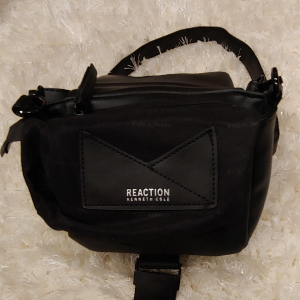Kenneth Cole Reaction Vegan Shoulder/Belt bag - Picture 4 of 5